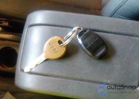 2008 Jeep Compass Sport из США, поврежденный, VIN 1J8FF47W88D591654